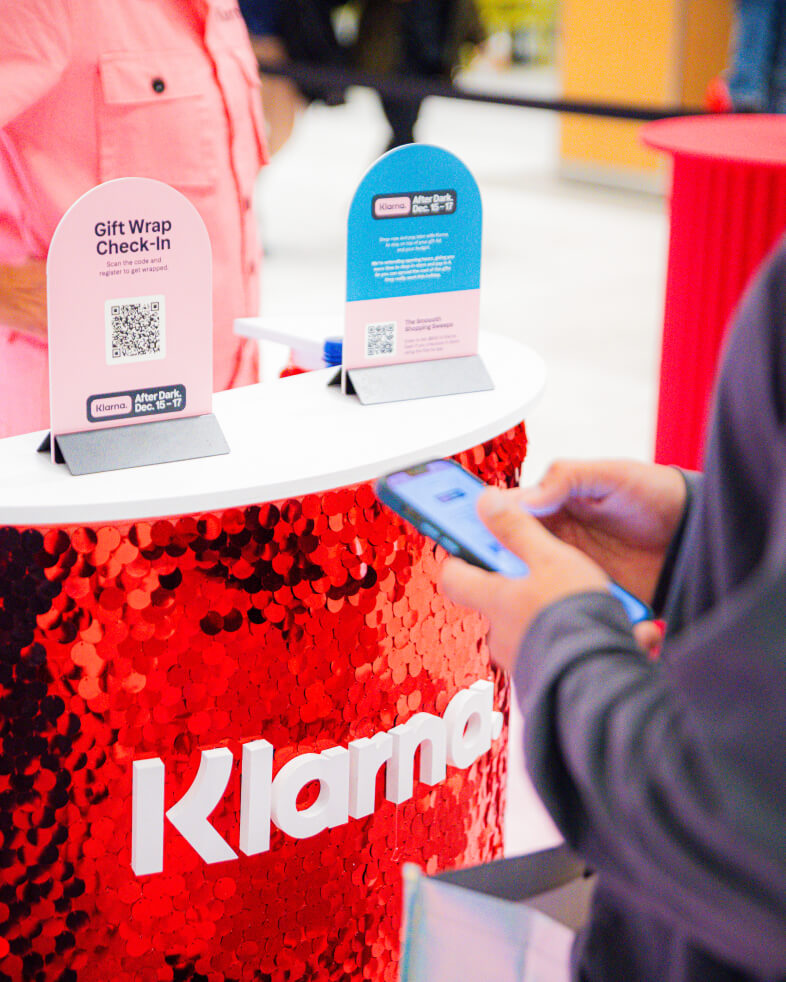 Klarna gift wrap check-in station